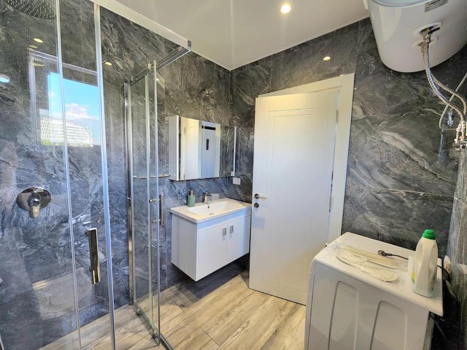 Tirana City Center Penthouse Oasis ภายนอก รูปภาพ