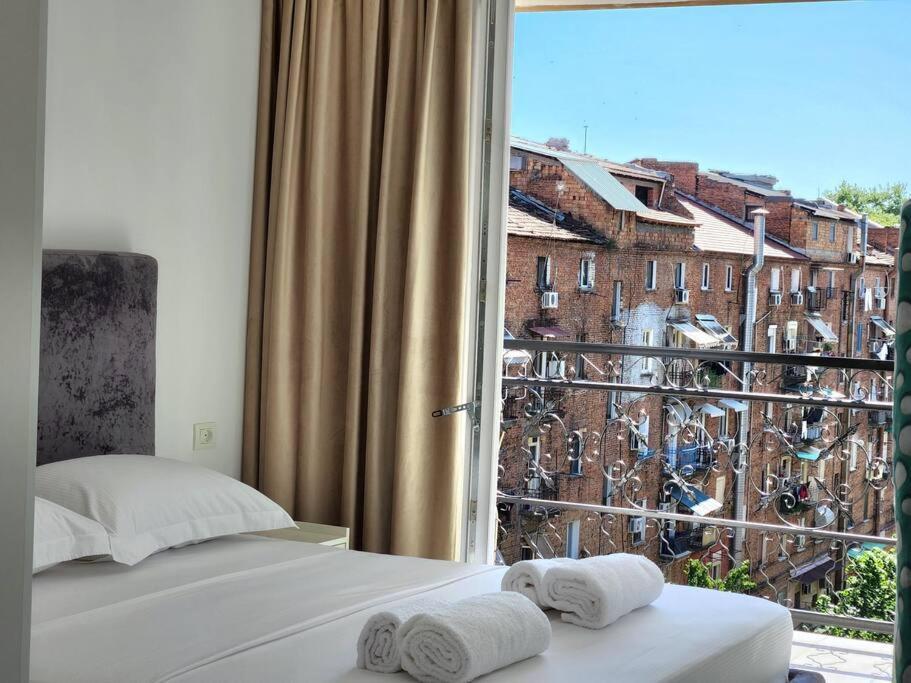 Tirana City Center Penthouse Oasis ภายนอก รูปภาพ