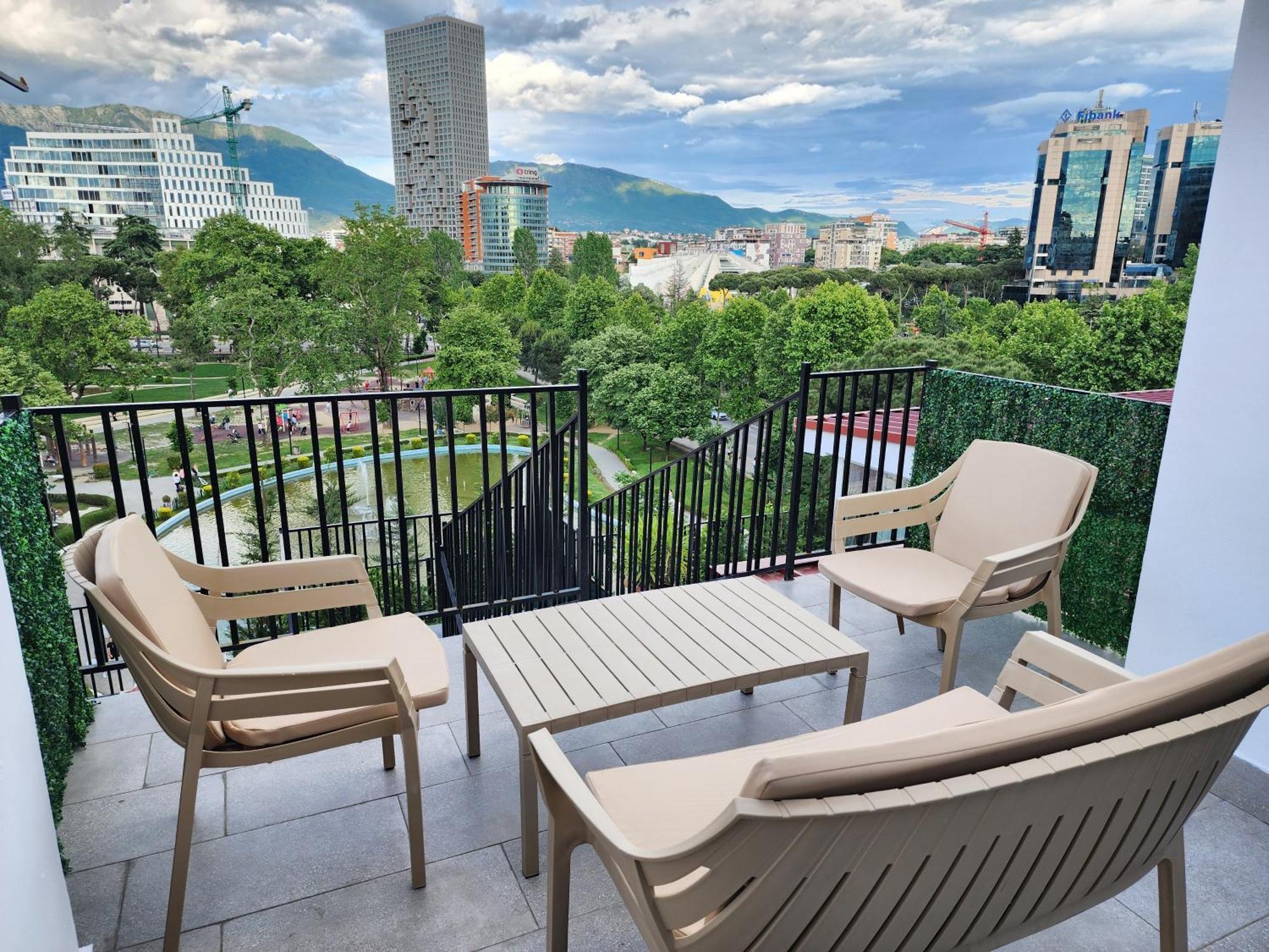 Tirana City Center Penthouse Oasis ภายนอก รูปภาพ