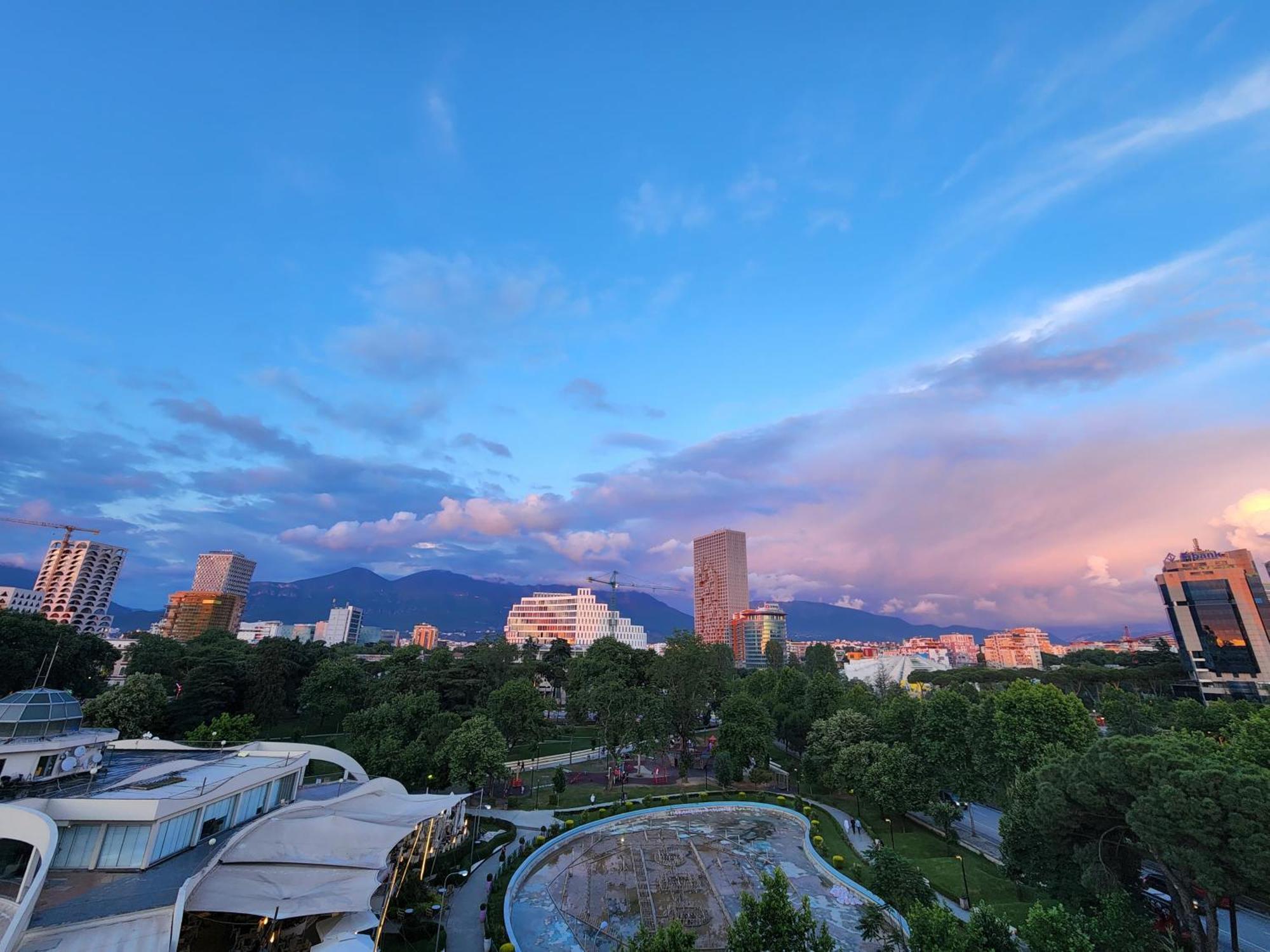 Tirana City Center Penthouse Oasis ภายนอก รูปภาพ